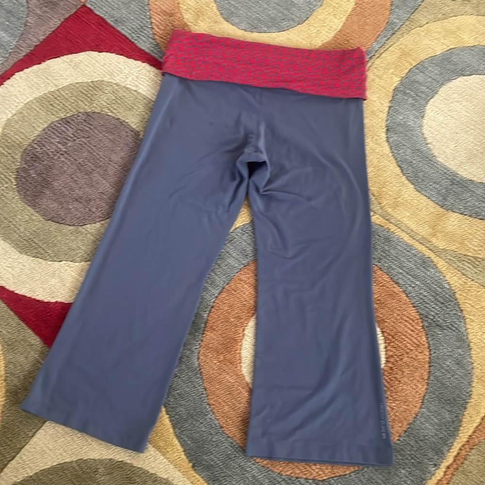 Women’s Gray ALO Yoga Coolfit Y2K fold over cropped leggings, sz L. - Picture 4 of 8